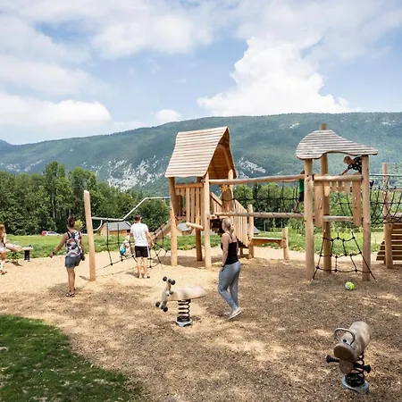 Κάμπινγκ Huttopia D'aiguebelette Saint-Alban-de-Montbel