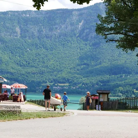 Campsite Huttopia D'aiguebelette Saint-Alban-de-Montbel