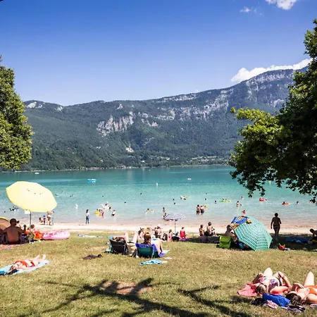 Κάμπινγκ Huttopia D'aiguebelette Saint-Alban-de-Montbel