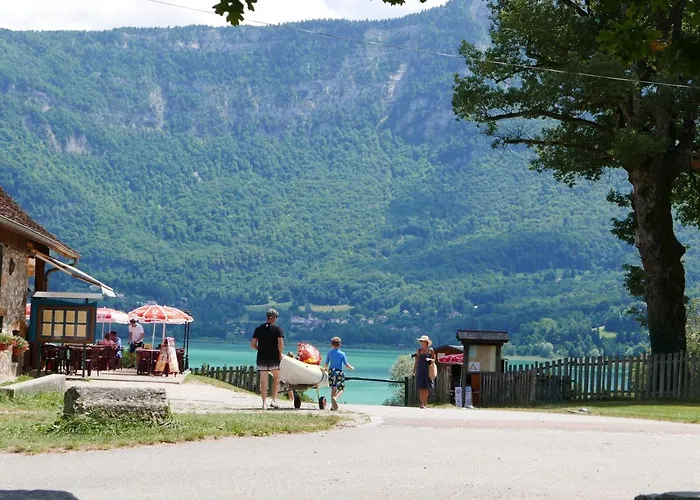 Campsite Huttopia D'aiguebelette Saint-Alban-de-Montbel