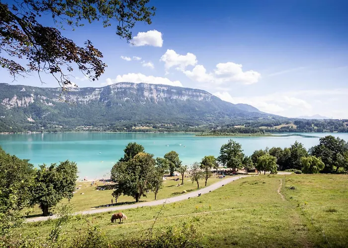 Campsite Huttopia D'aiguebelette Saint-Alban-de-Montbel