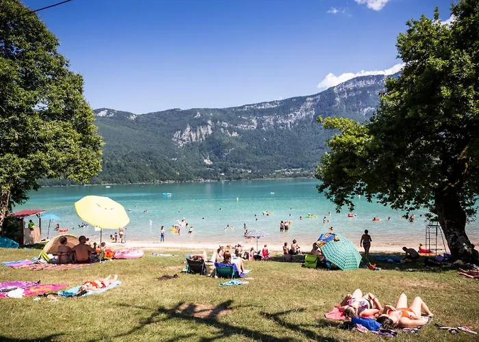 Campsite Huttopia D'aiguebelette Saint-Alban-de-Montbel
