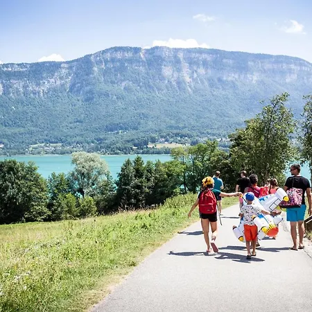 Huttopia D'aiguebelette Campeggio